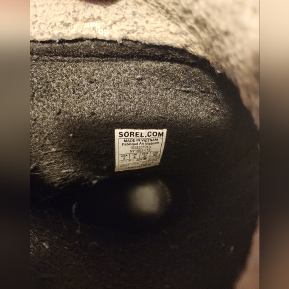 Sorel Winter Boots (Youth Size 5) - Picture 6 of 9